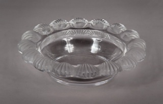 Lote 591: BOWL HONDO DE VIDRIO ARTISTICO FIRMADO LALIQUE. BOWL HONDO DE VIDRIO ARTISTICO FIRMADO LALIQUE.