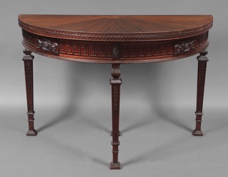 Lote 241: MESA DEMI LUNE INGLESA AL ESTILO ADAM PARA JUEGO.  MESA DEMI LUNE INGLESA AL ESTILO ADAM PARA JUEGO. 
