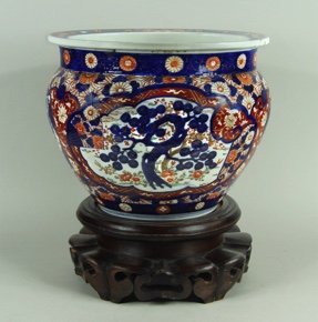 Lote 517: CACHE POT DE PORCELANA JAPONESA IMARI.  CACHE POT DE PORCELANA JAPONESA IMARI. 