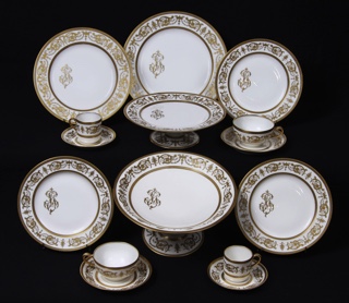 Lote 479: JUEGO DE PORCELANA FRANCESA PARA MESA.  JUEGO DE PORCELANA FRANCESA PARA MESA. 