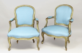Lote 275: PAR DE SILLONES DE ESTILO FRANCES LUIS XV.  PAR DE SILLONES DE ESTILO FRANCES LUIS XV. 