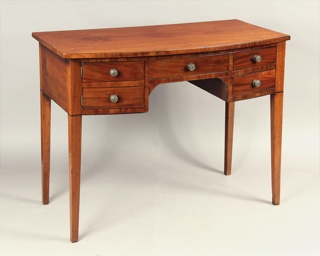 Lote 210: PEQUEÑO SIDE BOARD INGLES DEL SIGLO XIX.  PEQUEÑO SIDE BOARD INGLES DEL SIGLO XIX. 