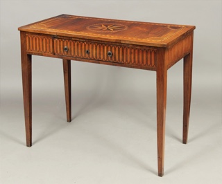 Lote 237: ANTIGUA MESA ITALIANA DE FORMA RECTANGULAR.  ANTIGUA MESA ITALIANA DE FORMA RECTANGULAR. 