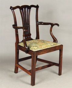Lote 264: SILLON INGLES ESTILO CHIPPENDALE PARA ESCRITORIO.  SILLON INGLES ESTILO CHIPPENDALE PARA ESCRITORIO. 
