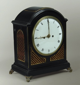 Lote 502: ANTIGUO RELOJ INGLES DE APOYO CON SONERIA.  ANTIGUO RELOJ INGLES DE APOYO CON SONERIA. 