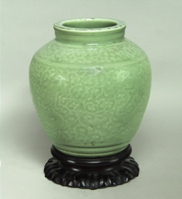 Lote 560: LAMPARA CON VASO DE PORCELANA CHINA CELADON.  LAMPARA CON VASO DE PORCELANA CHINA CELADON. 