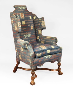 Lote 220: IMPORTANTE SILLON INGLES CON RESPALDO ALTO.  IMPORTANTE SILLON INGLES CON RESPALDO ALTO. 