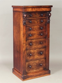 Lote 232: ANTIGUA COMODA SECRETAIRE WELLINGTON VICTORIANA.  ANTIGUA COMODA SECRETAIRE WELLINGTON VICTORIANA. 
