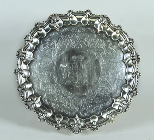 Lote 485: ANTIGUA BANDEJA CIRCULAR DE PLATA INGLESA SELLADA.  ANTIGUA BANDEJA CIRCULAR DE PLATA INGLESA SELLADA. 