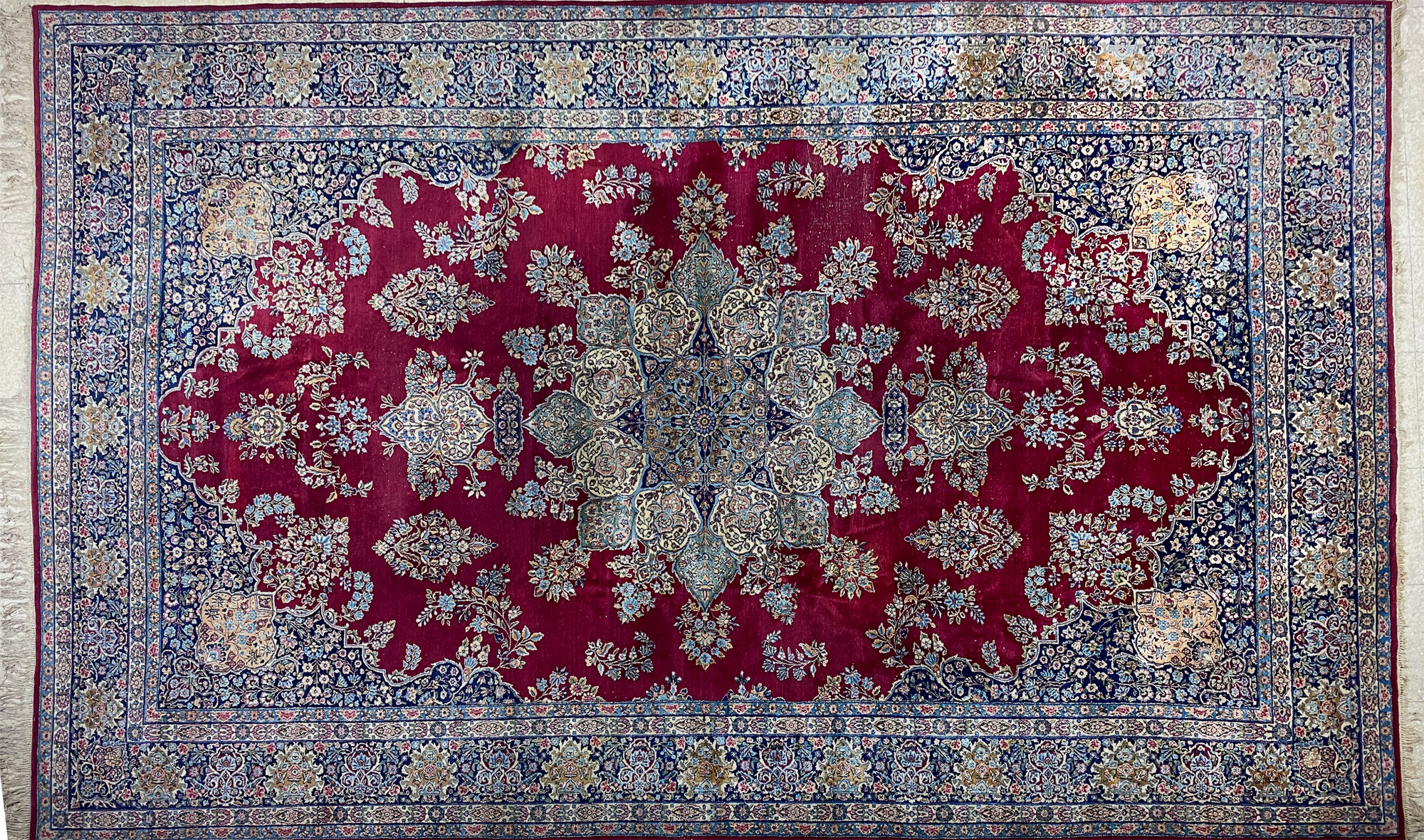 ALFOMBRA PERSA KIRMAN DE LANA TEJIDA A MANO. ALFOMBRA PERSA KIRMAN DE LANA TEJIDA A MANO.