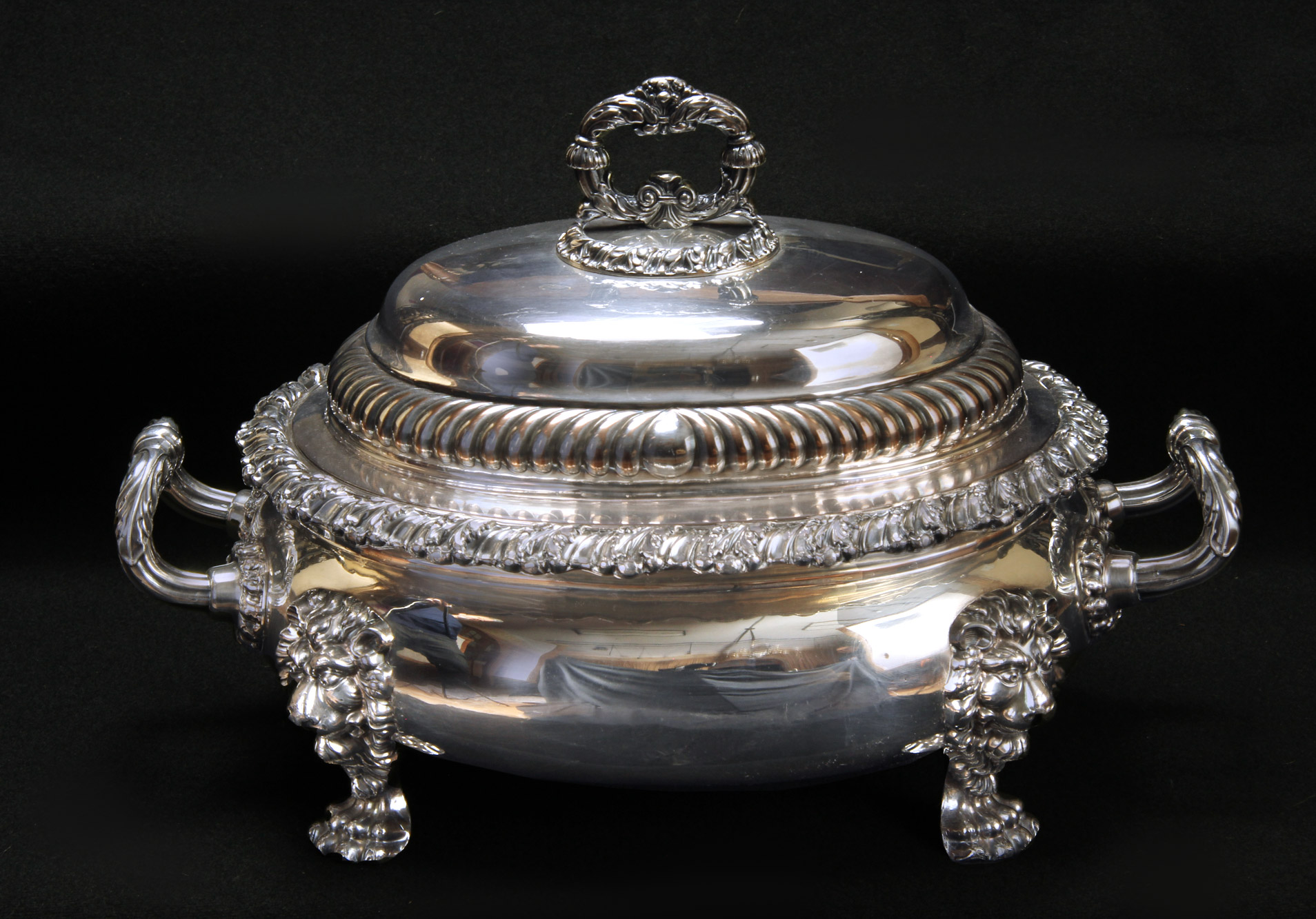 ANTIGUA SOPERA INGLESA OLD SHEFFIELD CON TAPA. ANTIGUA SOPERA INGLESA OLD SHEFFIELD CON TAPA.