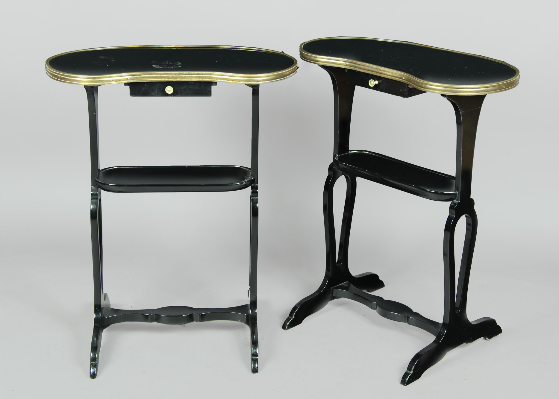  PAR DE MESITAS ROGNON ESTILO FRANCES DE LA CASA JANSEN. 
