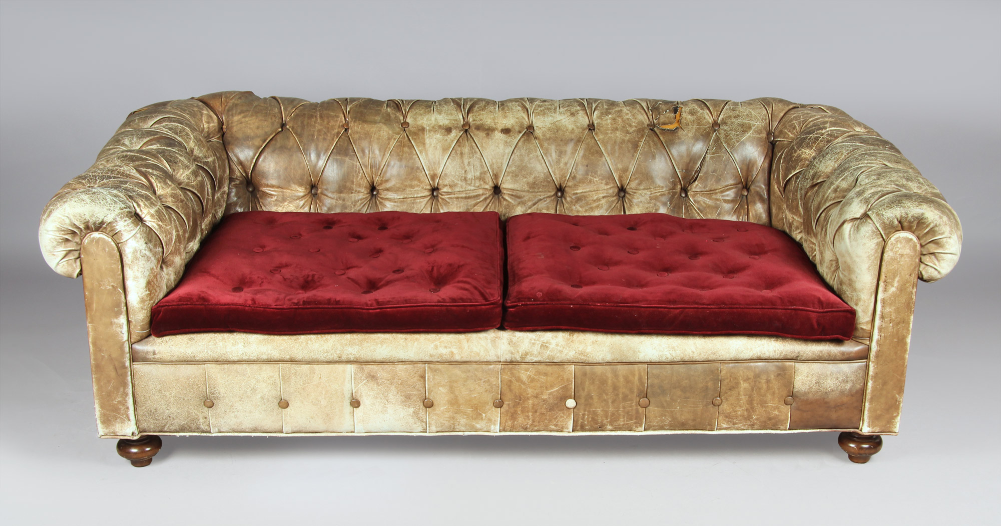  SOFA CHESTERFIELD PARA DOS AMPLIOS CUERPOS. 