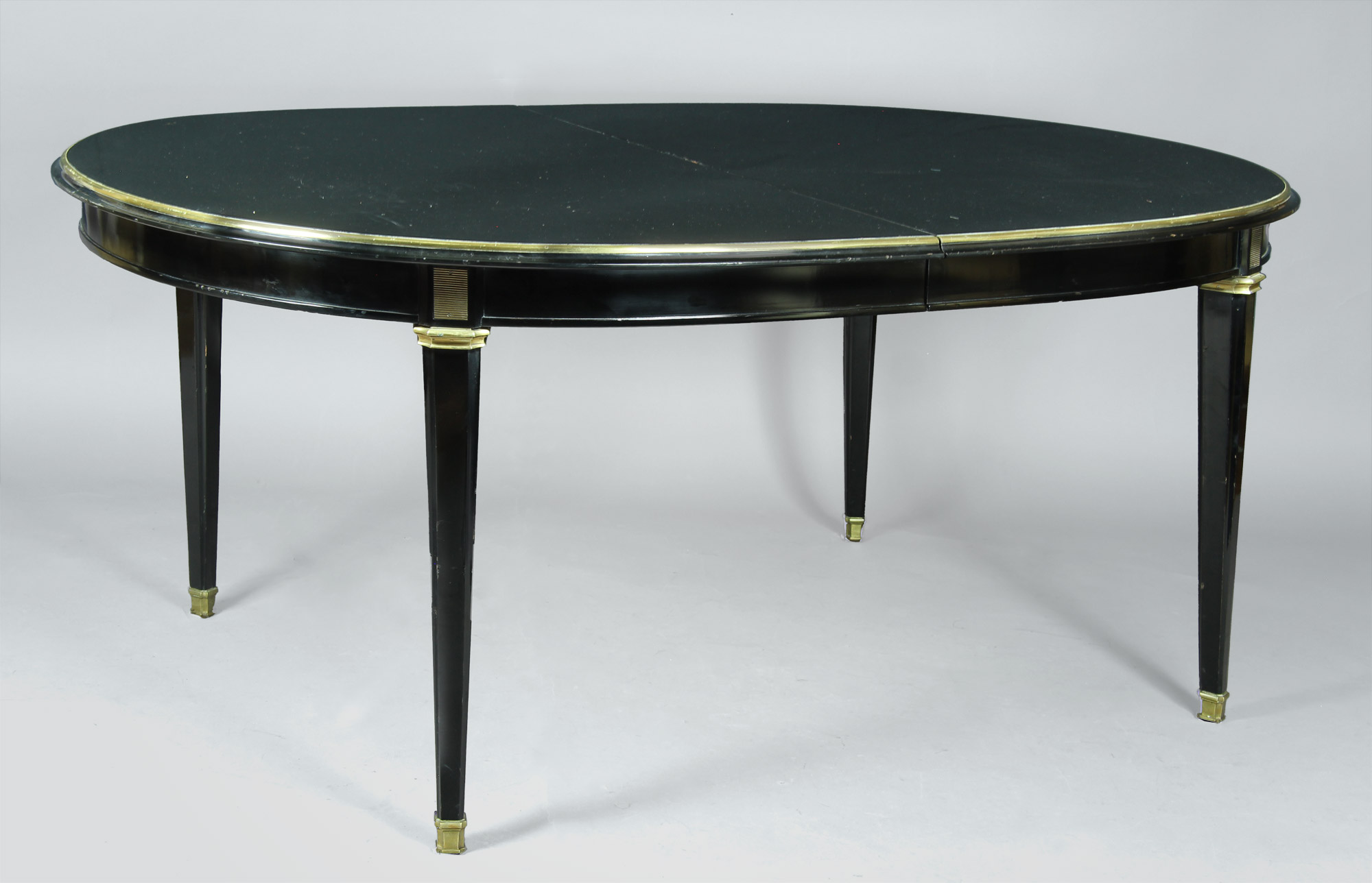  MESA OVAL ESTILO LUIS XVI DE LA CASA JANSEN PARA COMEDOR.