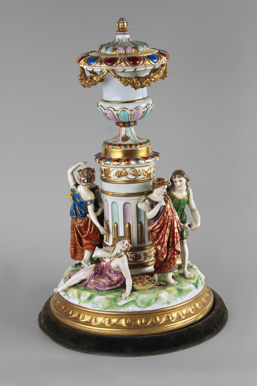 GRUPO DE PORCELANA NAPOLITANA CAPODIMONTE. GRUPO DE PORCELANA NAPOLITANA CAPODIMONTE.