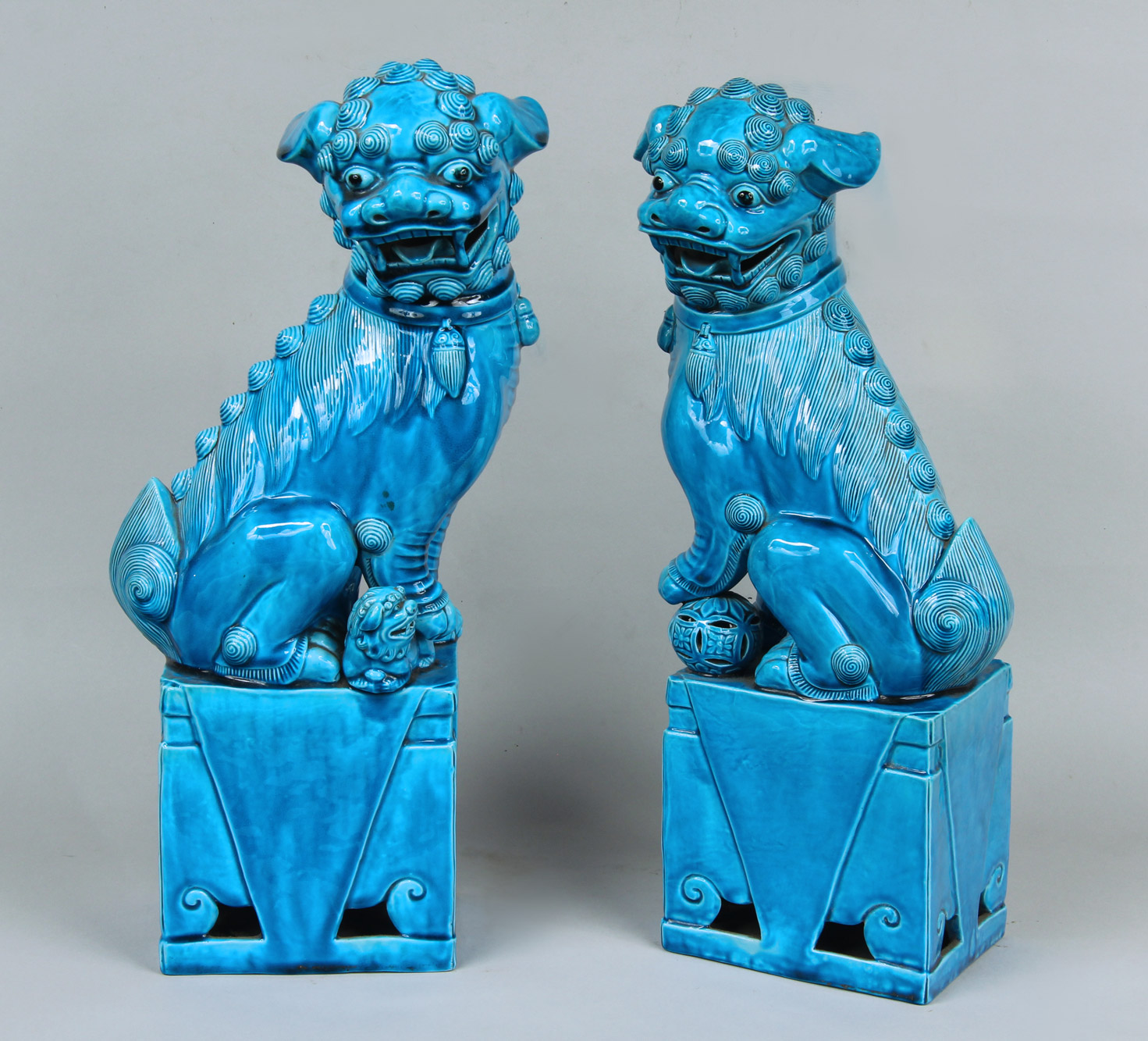 PAR DE QUIMERAS CHINAS DE CERAMICA ESMALTADA. PAR DE QUIMERAS CHINAS DE CERAMICA ESMALTADA.