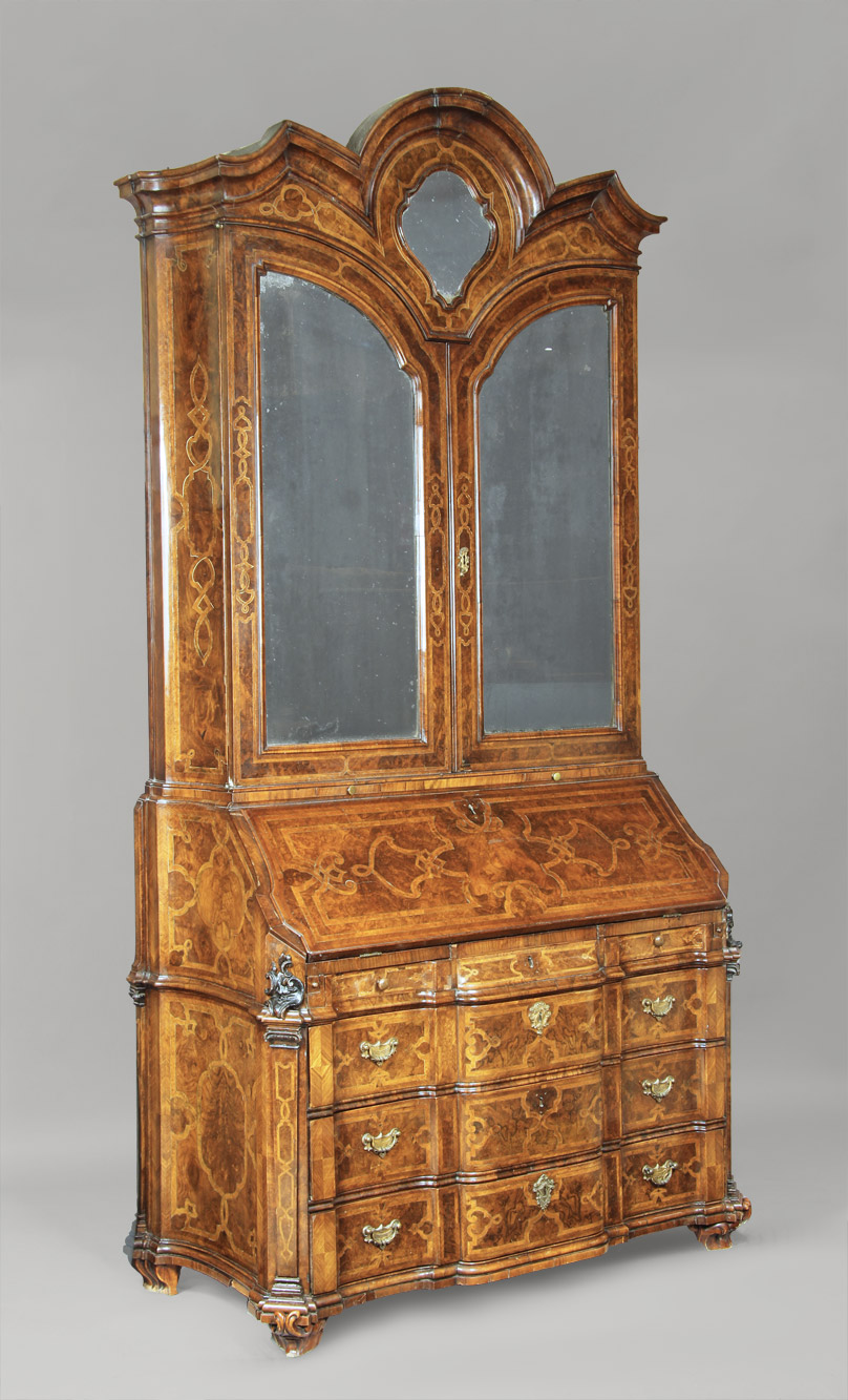  ANTIGUA COMODA SECRETAIRE ITALIANA CON BIBLIOTECA EN ALZADA.