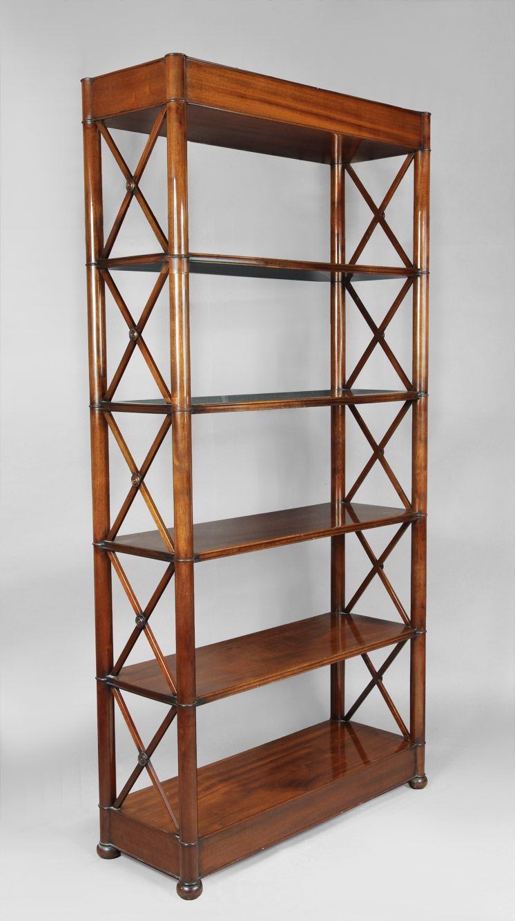  ESTANTERIA ALTA DE MADERA LUSTRADA. 