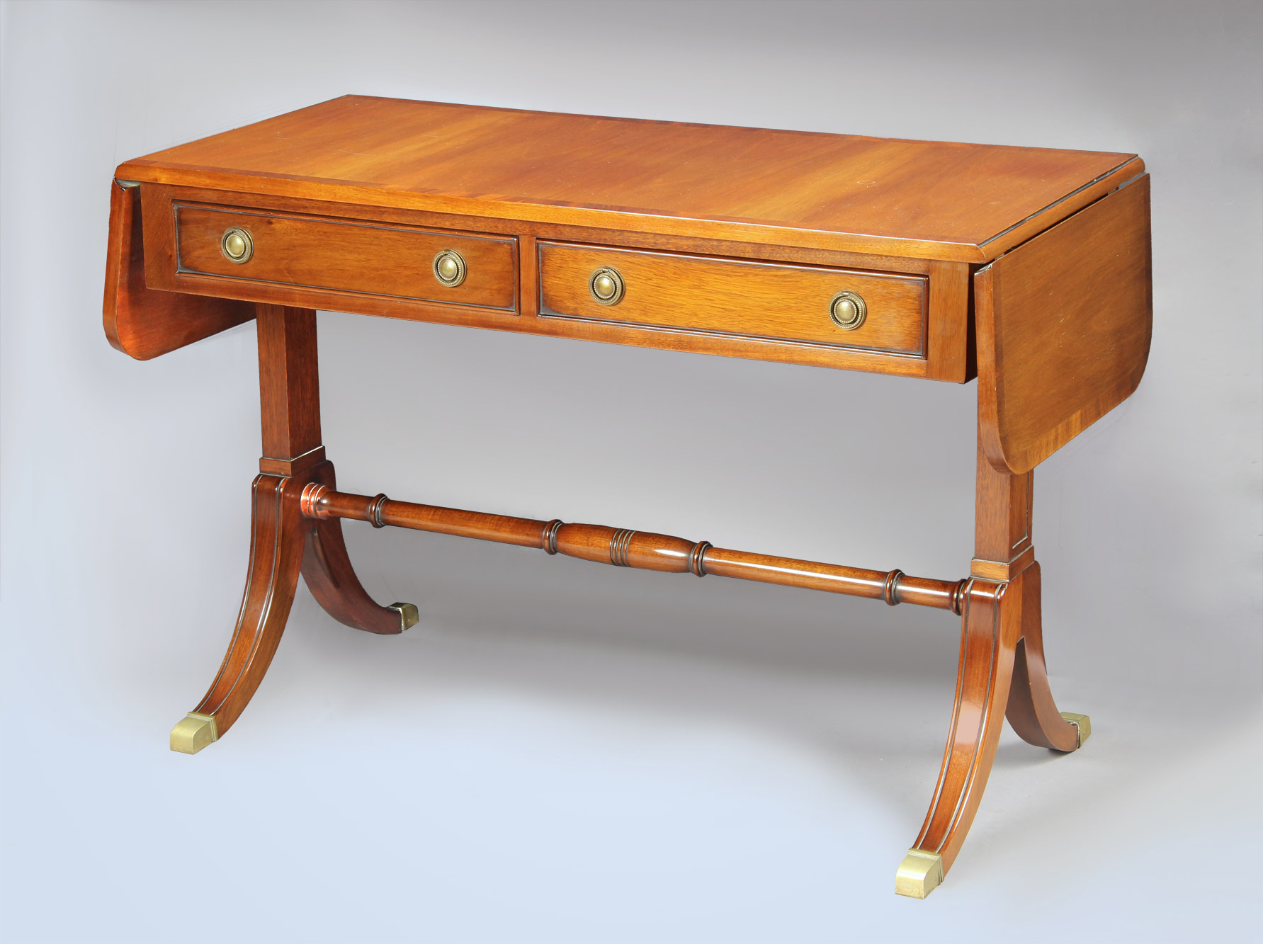 SOFA TABLE RECTANGULAR DE ESTILO INGLES. SOFA TABLE RECTANGULAR DE ESTILO INGLES.