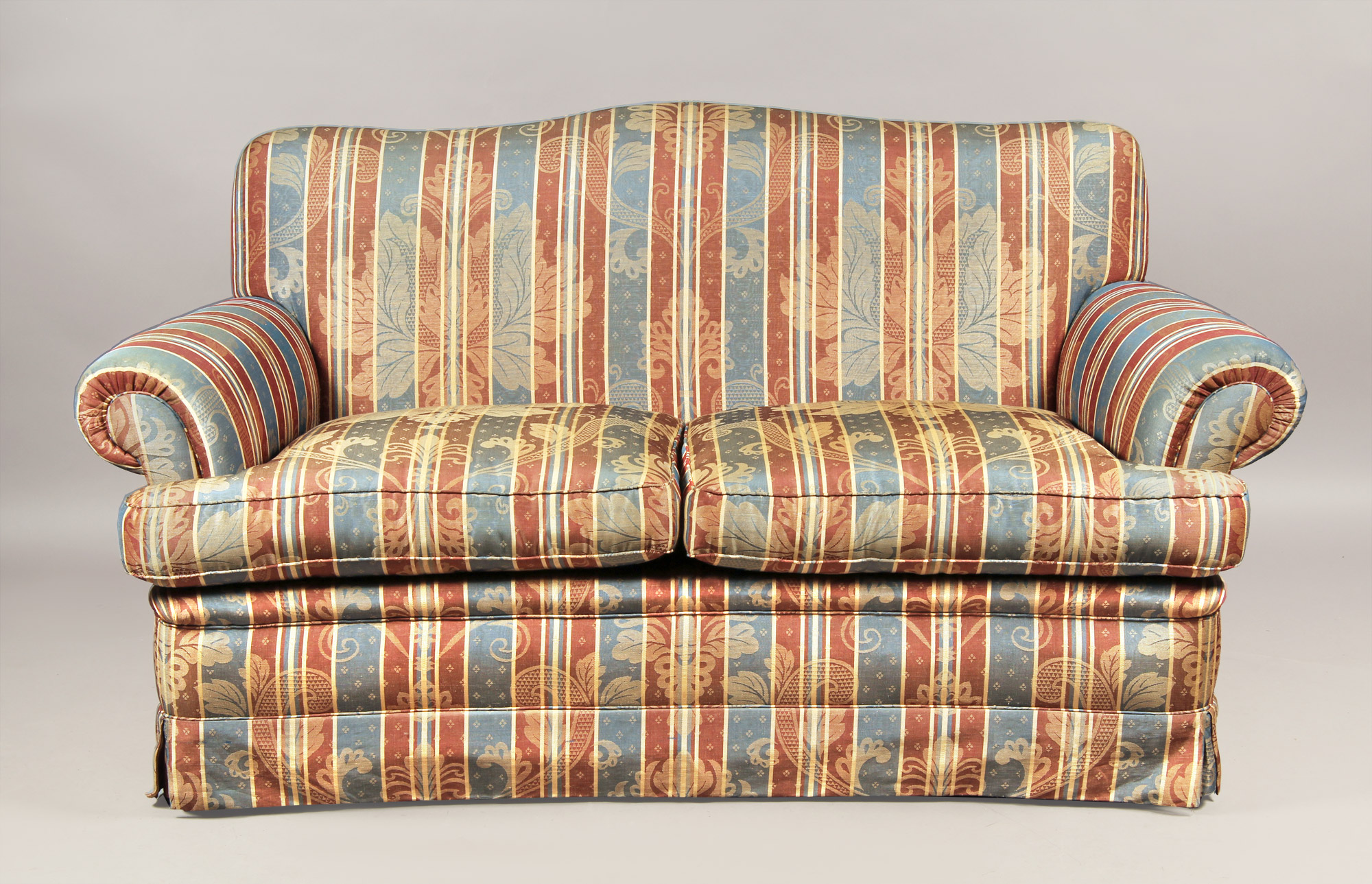  SOFA CONFORTABLE PARA DOS AMPLIOS CUERPOS. 