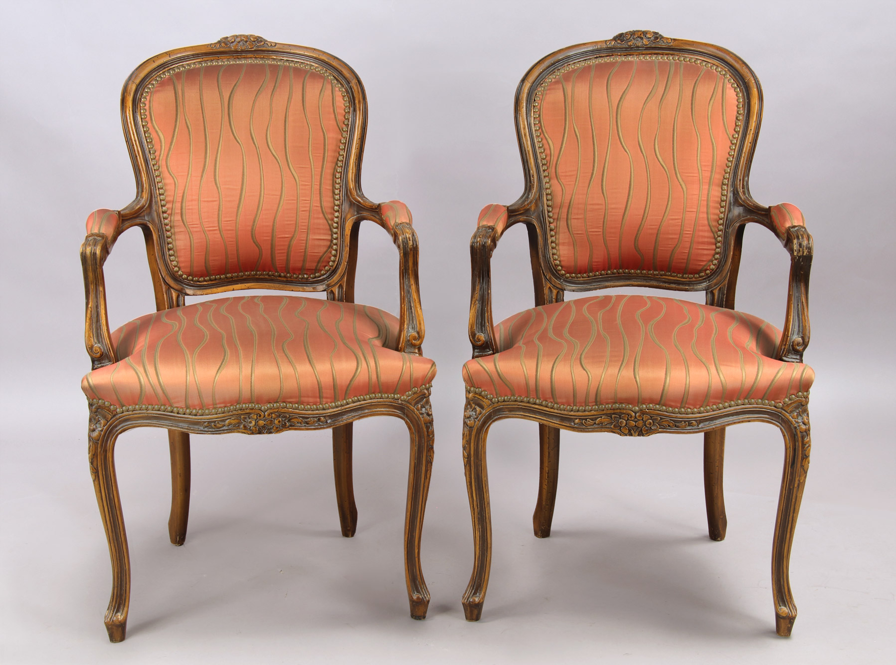 PAR DE SILLONES DE ESTILO FRANCES LUIS XV. 