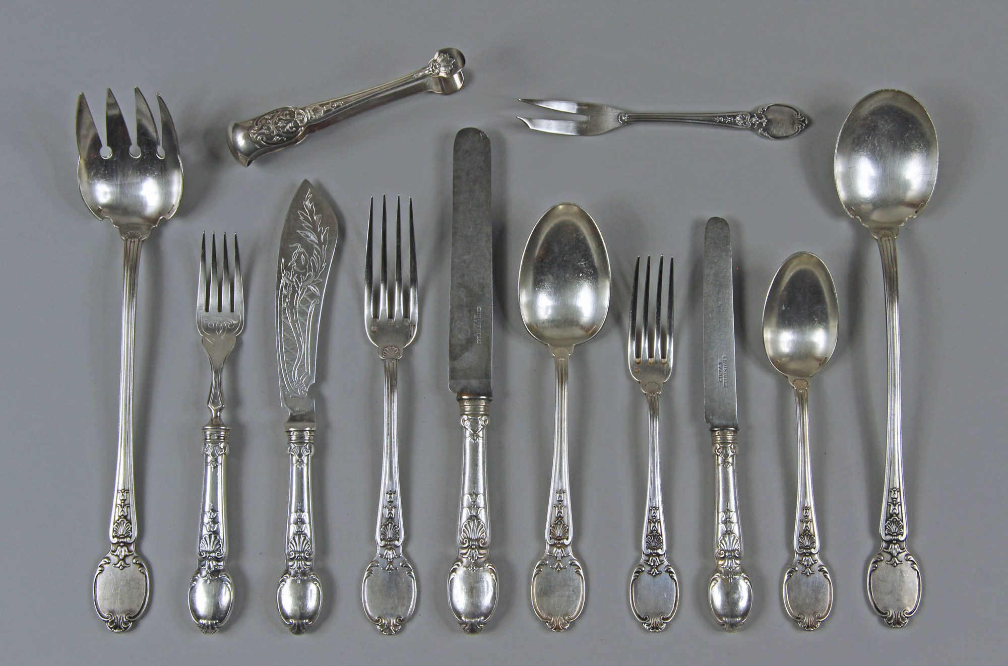  JUEGO DE CUBIERTOS DE METAL FRANCES CHRISTOFLE. 