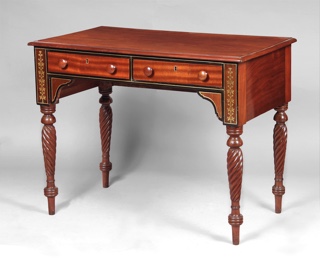 Lote 233: PEQUEÑA MESA ESCRITORIO INGLESA REGENCY.  PEQUEÑA MESA ESCRITORIO INGLESA REGENCY. 