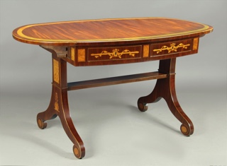 Lote 198: ANTIGUA SOFA TABLE DANESA DE EPOCA BIEDERMEIER.  ANTIGUA SOFA TABLE DANESA DE EPOCA BIEDERMEIER. 