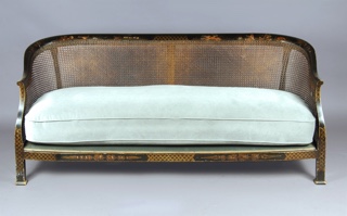 Lote 237: ANTIGUO SOFA INGLES CON CHINOISERIE PARA TRES CUERPOS.  ANTIGUO SOFA INGLES CON CHINOISERIE PARA TRES CUERPOS. 