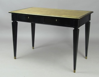 Lote 194: MESA ESCRITORIO ESTILO FRANCES LUIS XVI DE LA CASA JANSEN.  MESA ESCRITORIO ESTILO FRANCES LUIS XVI DE LA CASA JANSEN. 