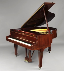 Lote 188: PIANO MARCA STEINWAY & SONS. DE CUARTA COLA.  PIANO MARCA STEINWAY & SONS. DE CUARTA COLA. 