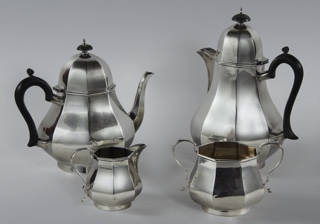 Lote 471: CUATRO PIEZAS DE PLATA INGLESA SELLADAS PARA TE Y CAFE. CUATRO PIEZAS DE PLATA INGLESA SELLADAS PARA TE Y CAFE.