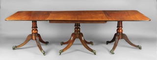 Lote 200: MESA INGLESA DE TRES PEDESTALES PARA COMEDOR.  MESA INGLESA DE TRES PEDESTALES PARA COMEDOR. 