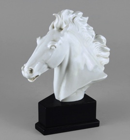 Lote 594: CABEZA DE CABALLO DE PORCELANA ALEMANA DE MEISSEN.  CABEZA DE CABALLO DE PORCELANA ALEMANA DE MEISSEN. 