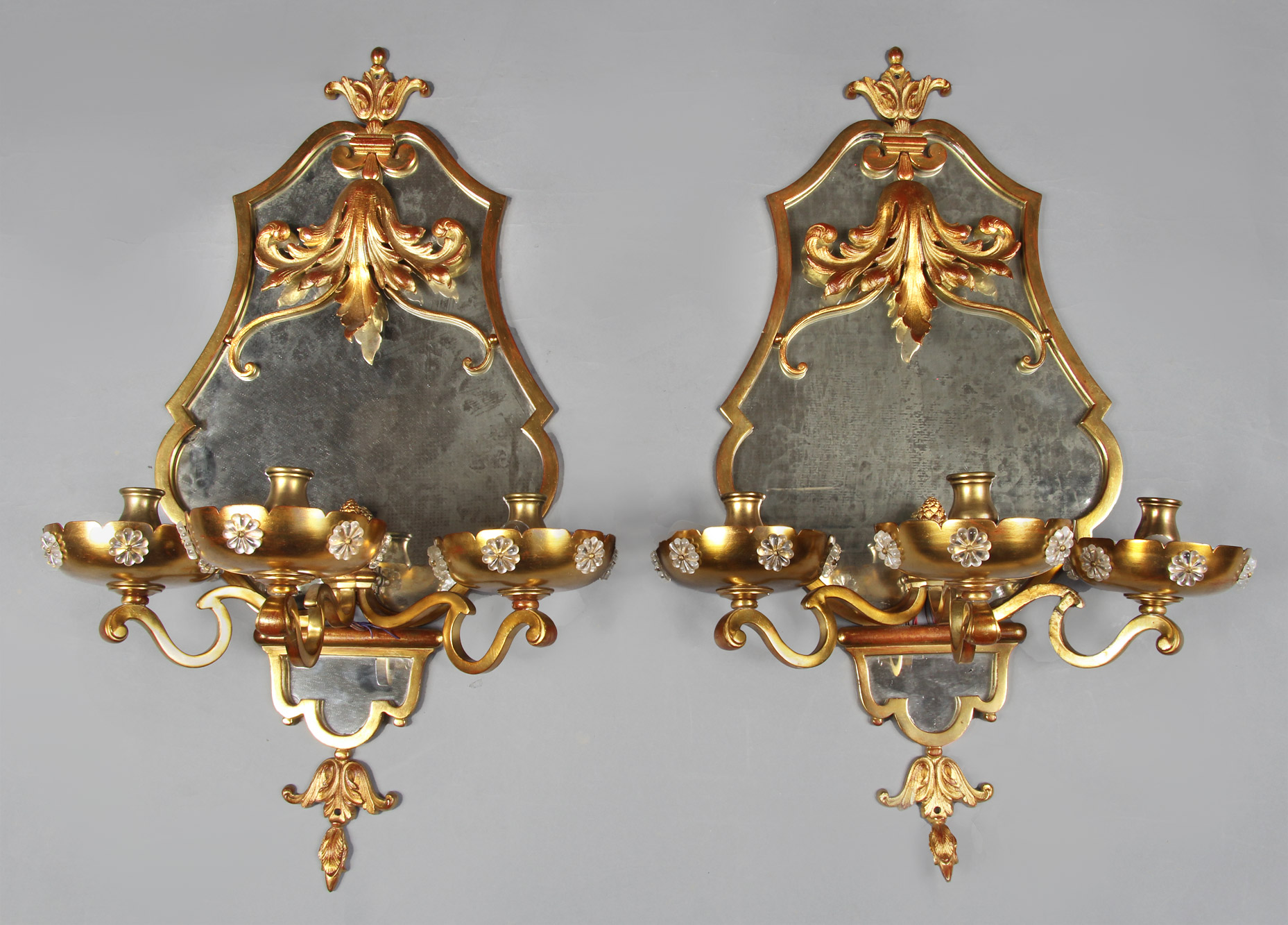  PAR DE APPLIQUES DE BRONCE DORADO DE LA CASA JANSEN. 