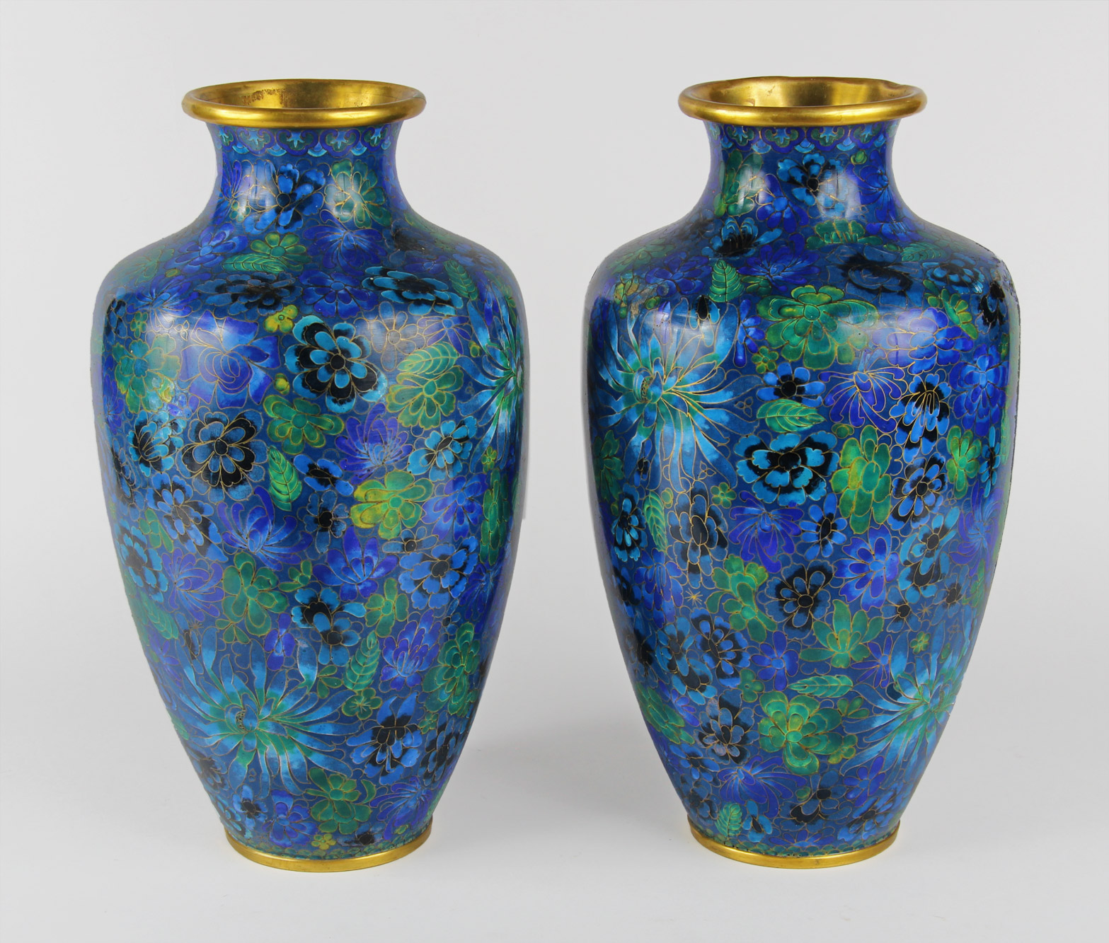  PAR DE VASOS CHINOS DE BRONCE CLOISONNE. 