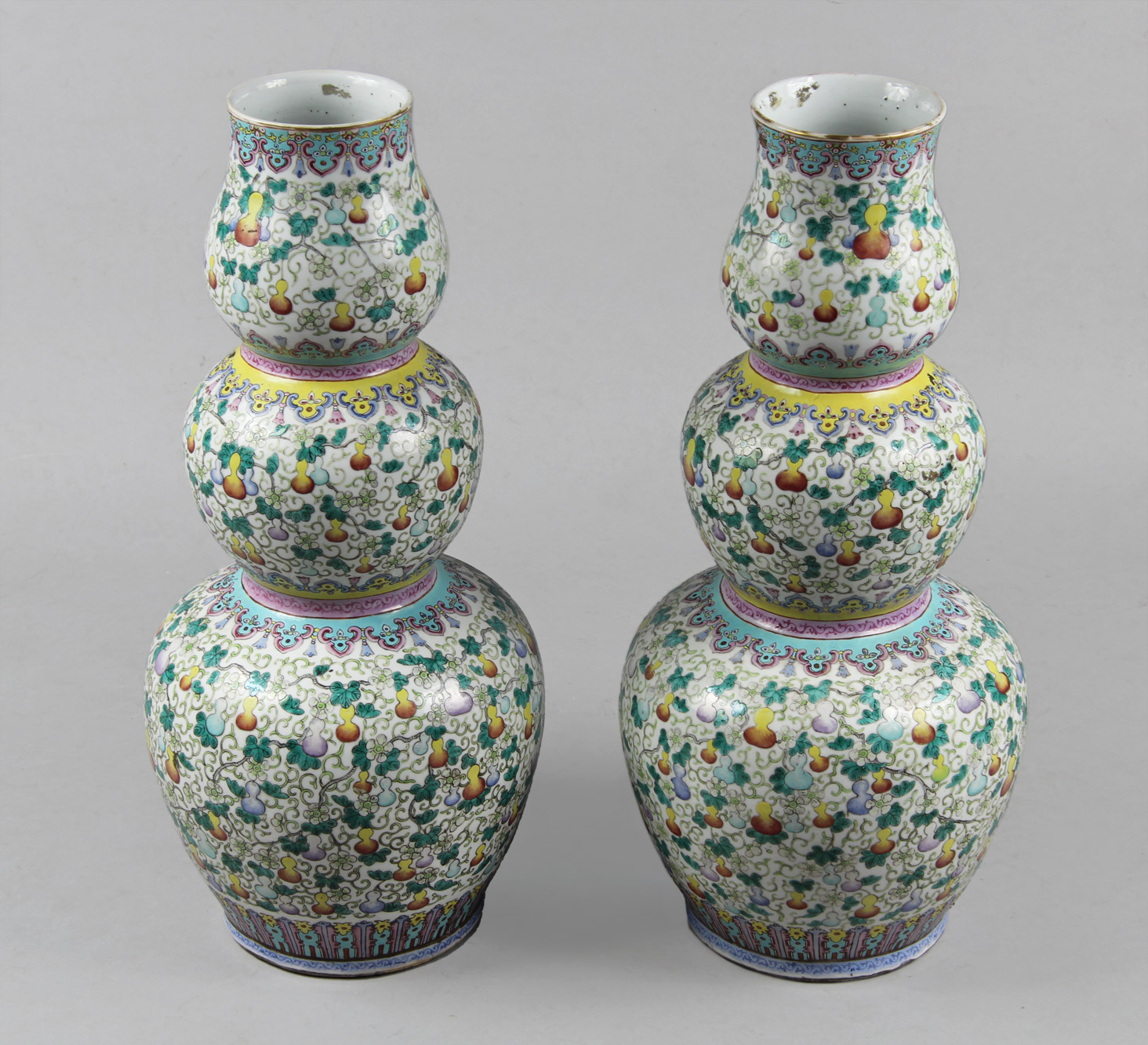 PAR DE GRANDES VASOS CHINOS DE PORCELANA ESMALTADA. 