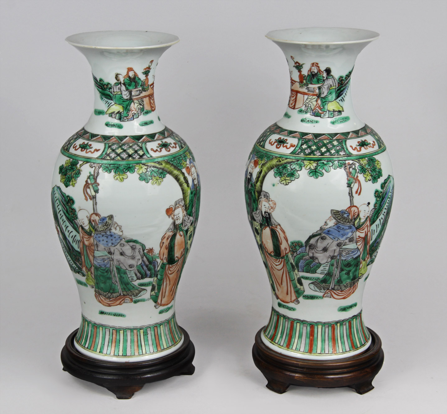  PAR DE VASOS CHINOS DE PORCELANA ESMALTADA. 