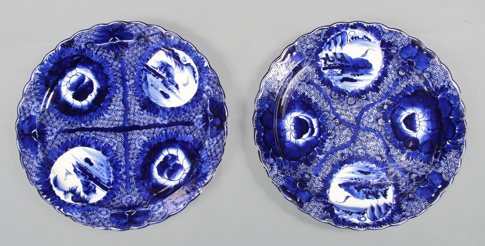  PAR DE GRANDES PLATOS DE PORCELANA JAPONESA. 