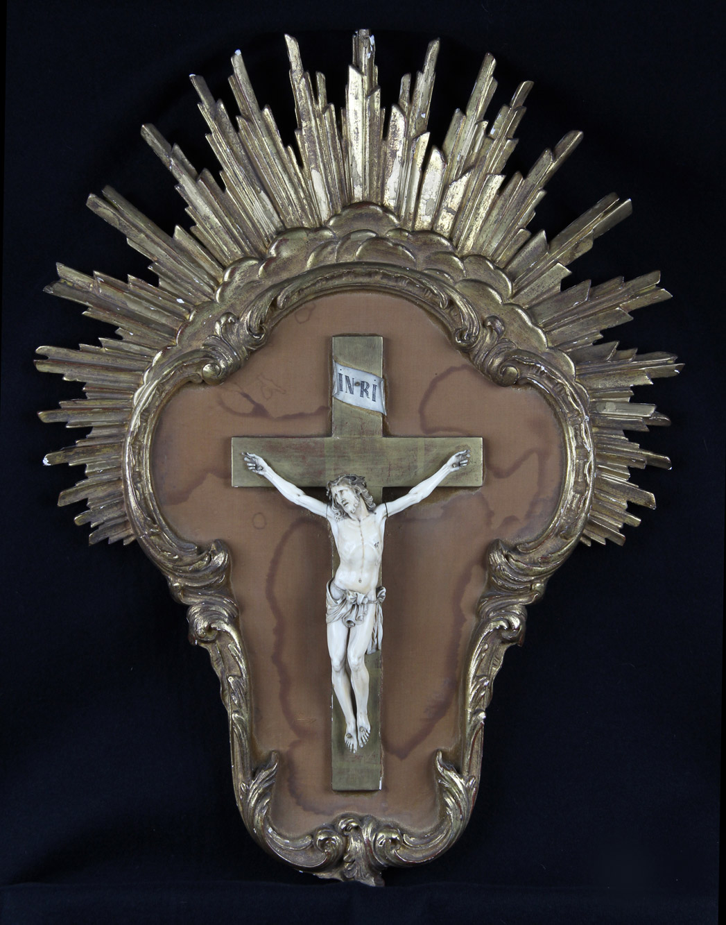  ANTIGUO CRUCIFIJO EUROPEO DEL SIGLO XIX. 