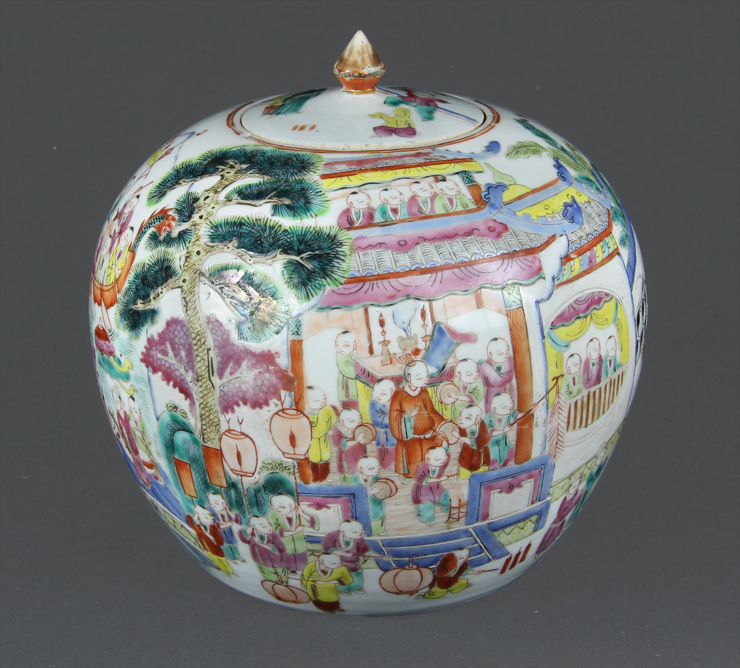  ANTIGUO POTICHE CHINO DE PORCELANA ESMALTADA. 