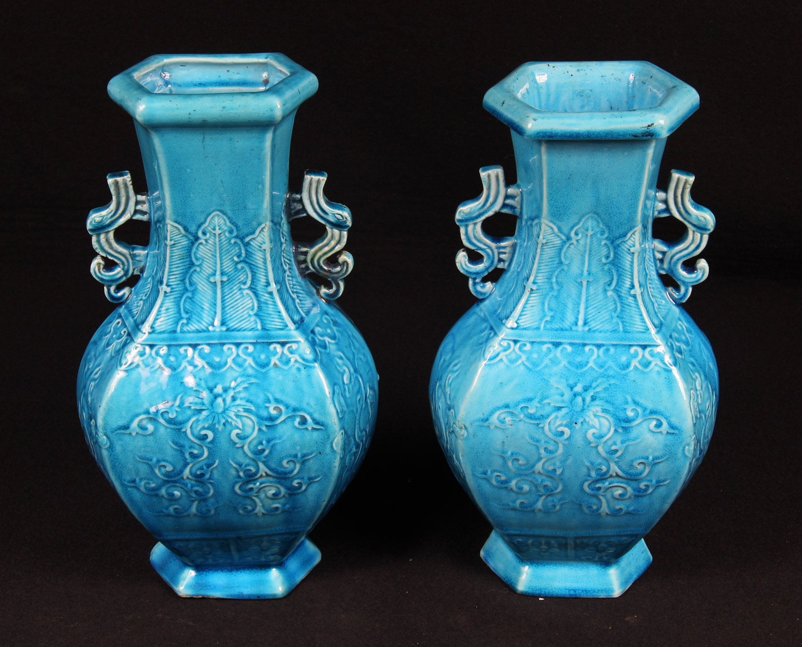  PAR DE VASOS CHINOS DE PORCELANA ESMALTADA. 