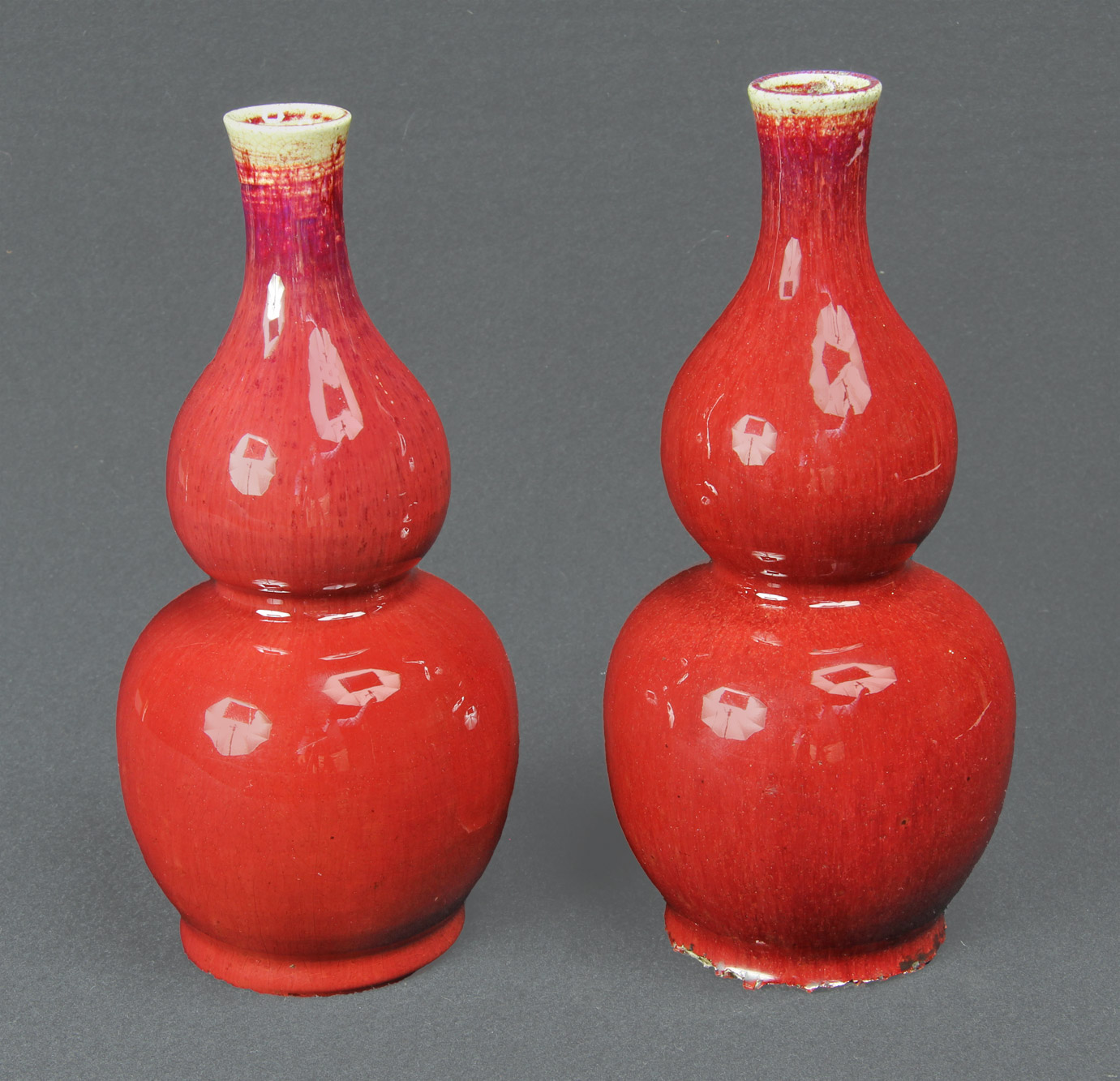  PAR DE ANTIGUAS BOTELLAS CHINAS DE PORCELANA ESMALTADA. 