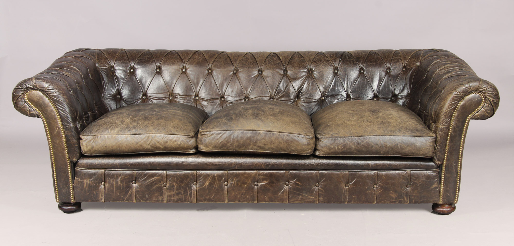  SOFA CHESTERFIELD PARA TRES CUERPOS. 
