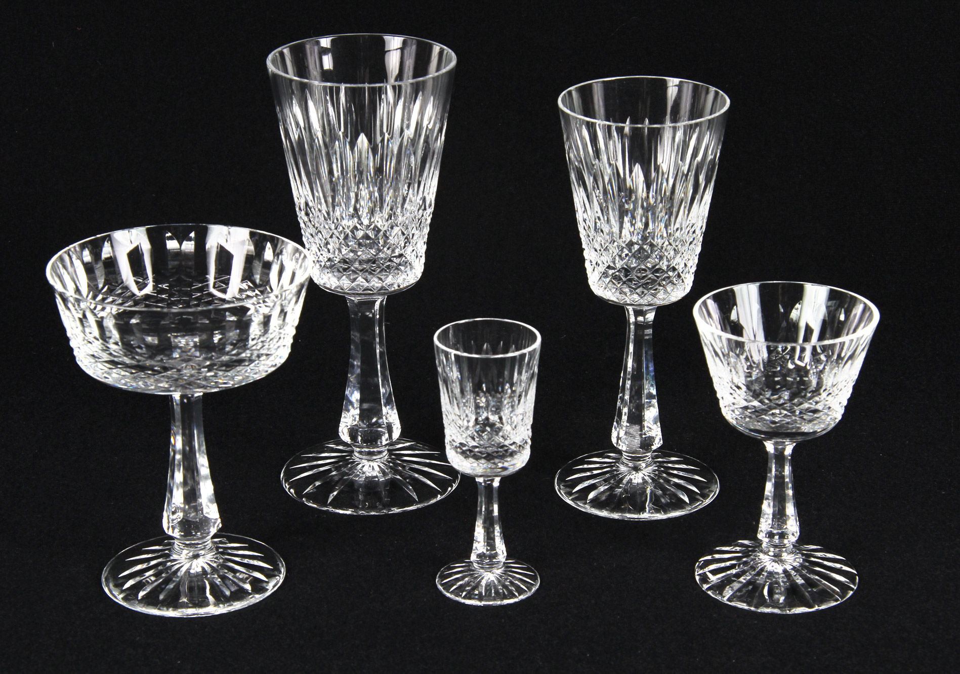  JUEGO DE COPAS DE CRISTAL TALLADO.