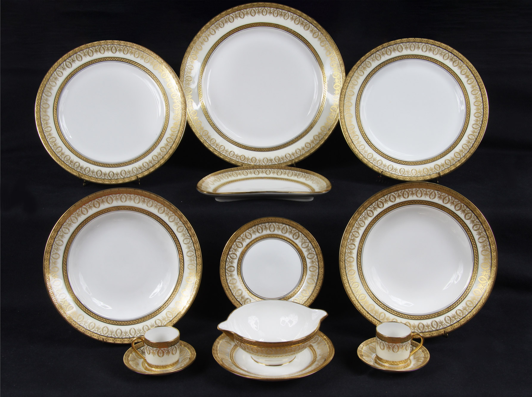  JUEGO DE PORCELANA FRANCESA LIMOGES PARA MESA. 