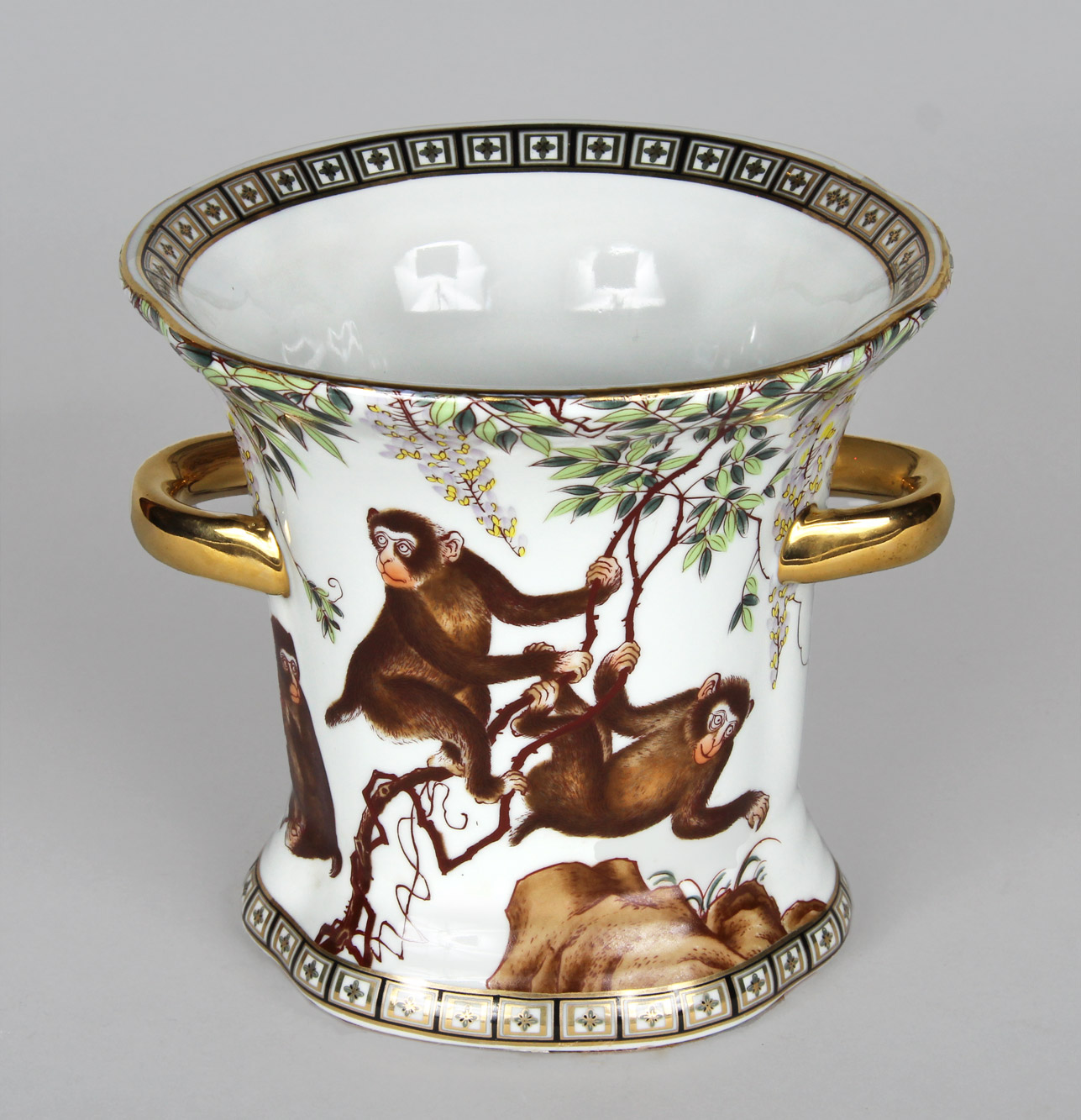  CENTRO DE PORCELANA CHINA CON ASAS.
