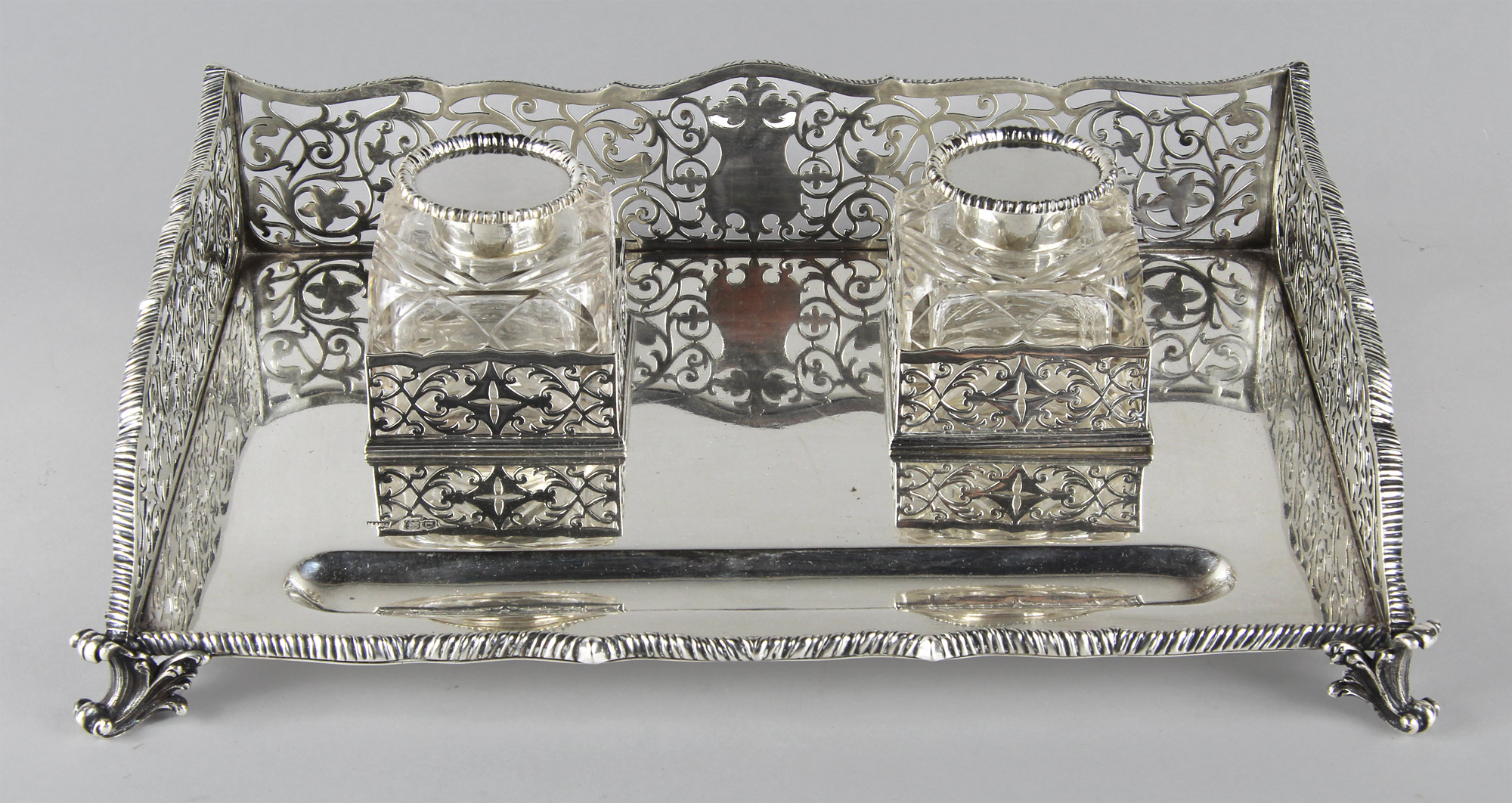  TINTERO DE PLATA INGLESA SELLADA. 