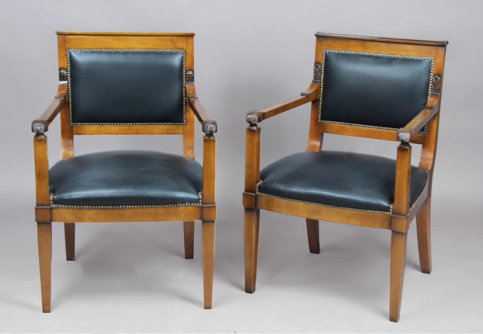  DOS SILLONES DE ESTILO NEOCLASICO. 