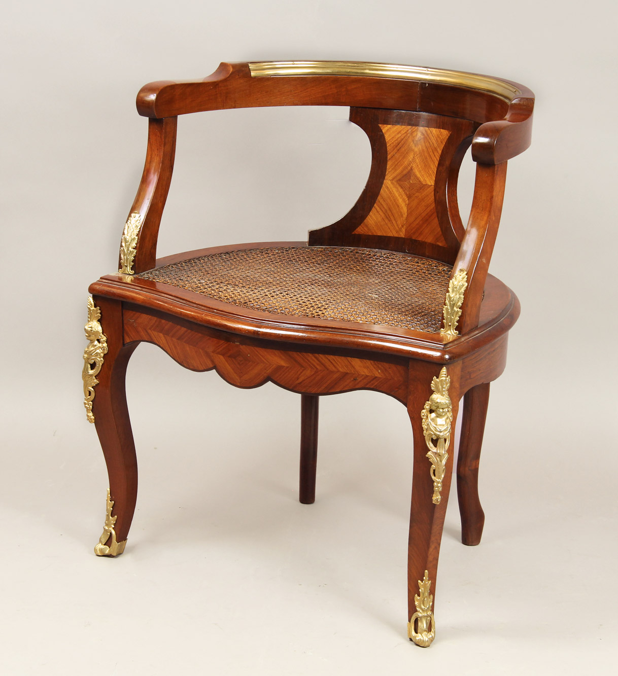  ANTIGUO SILLON FRANCES DE ESTILO LUIS XV PARA ESCRITORIO. 